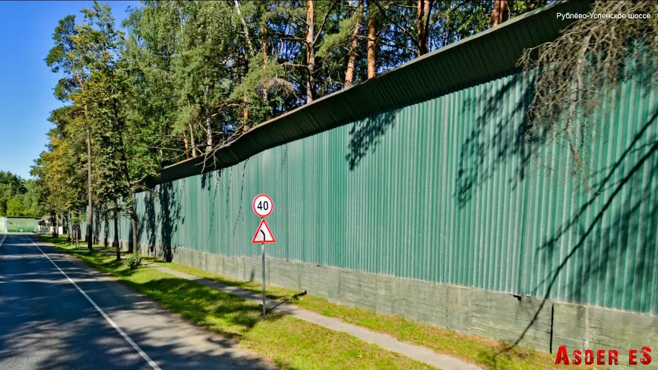 В дороге крутил головой