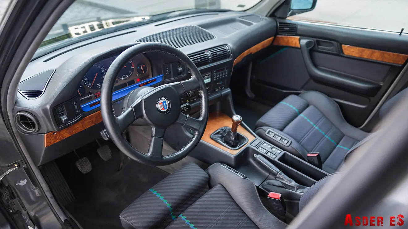 Жорик отошел