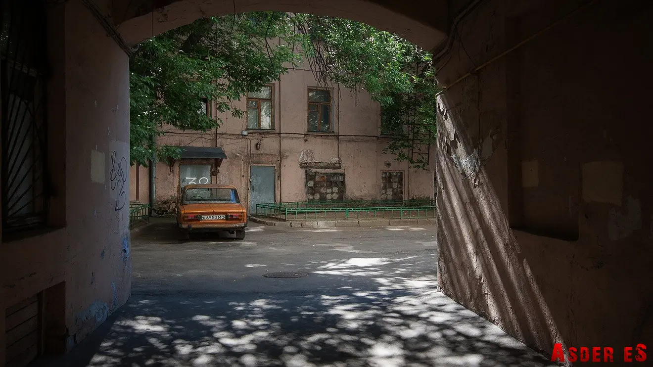 Жорик пронесся