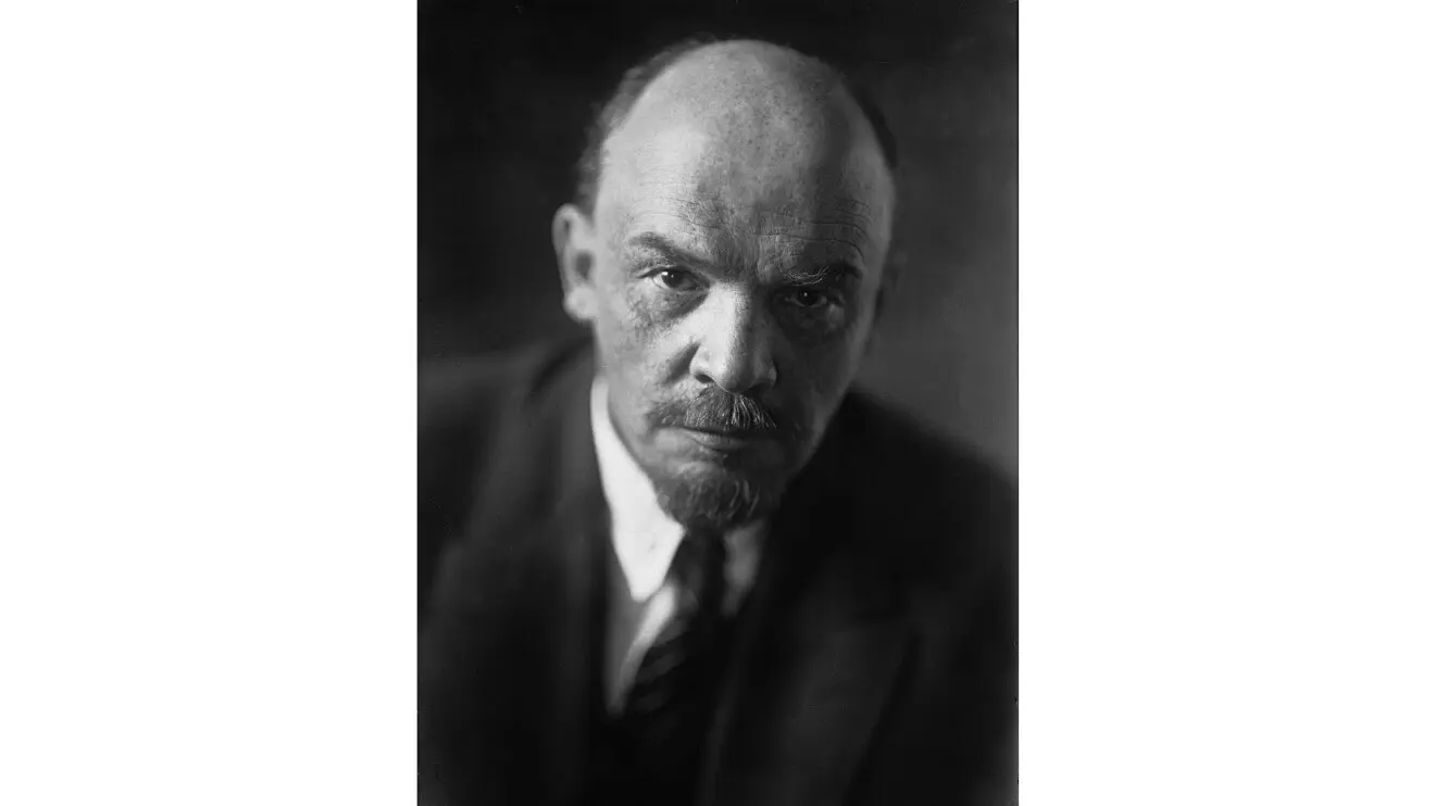 В груде дел, в суматохе явлений