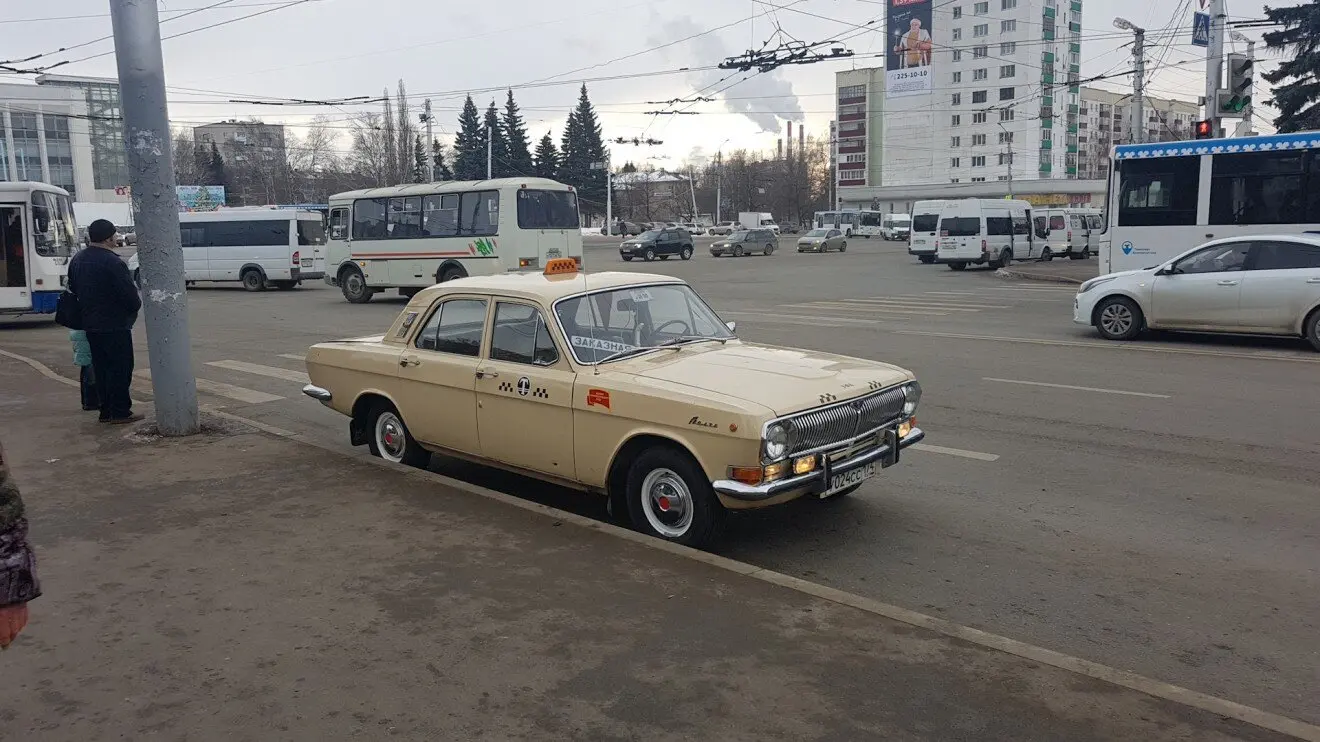 Бомбила-тротуарщик