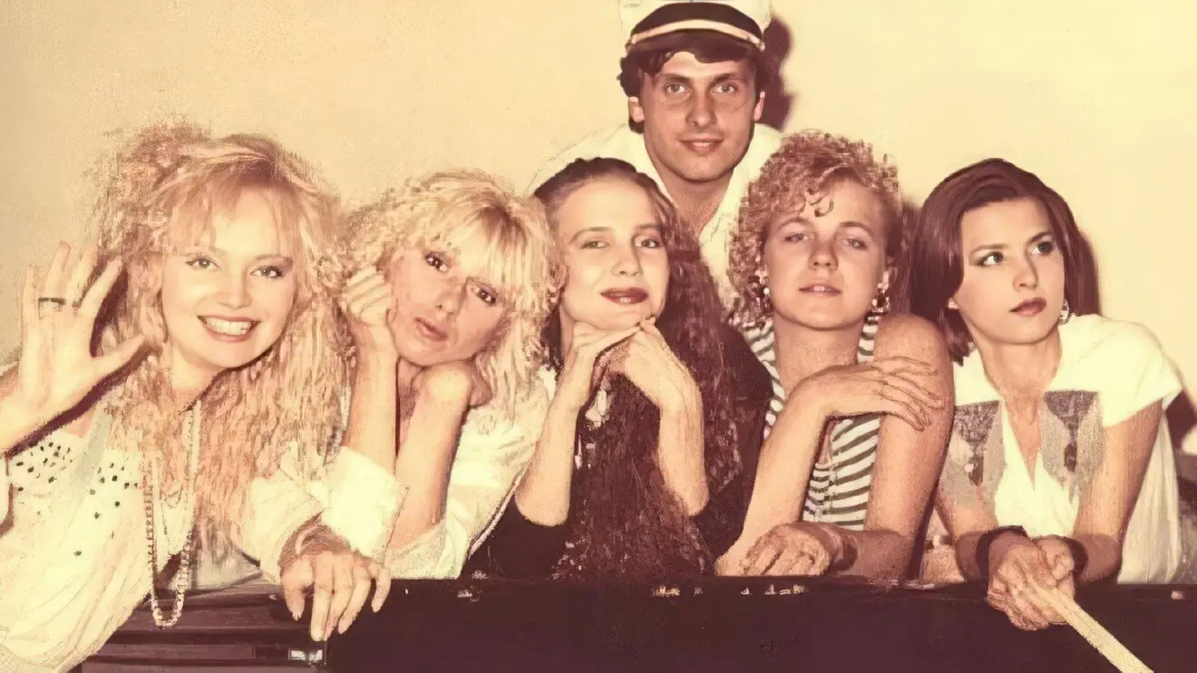 Два кусочка колбаски