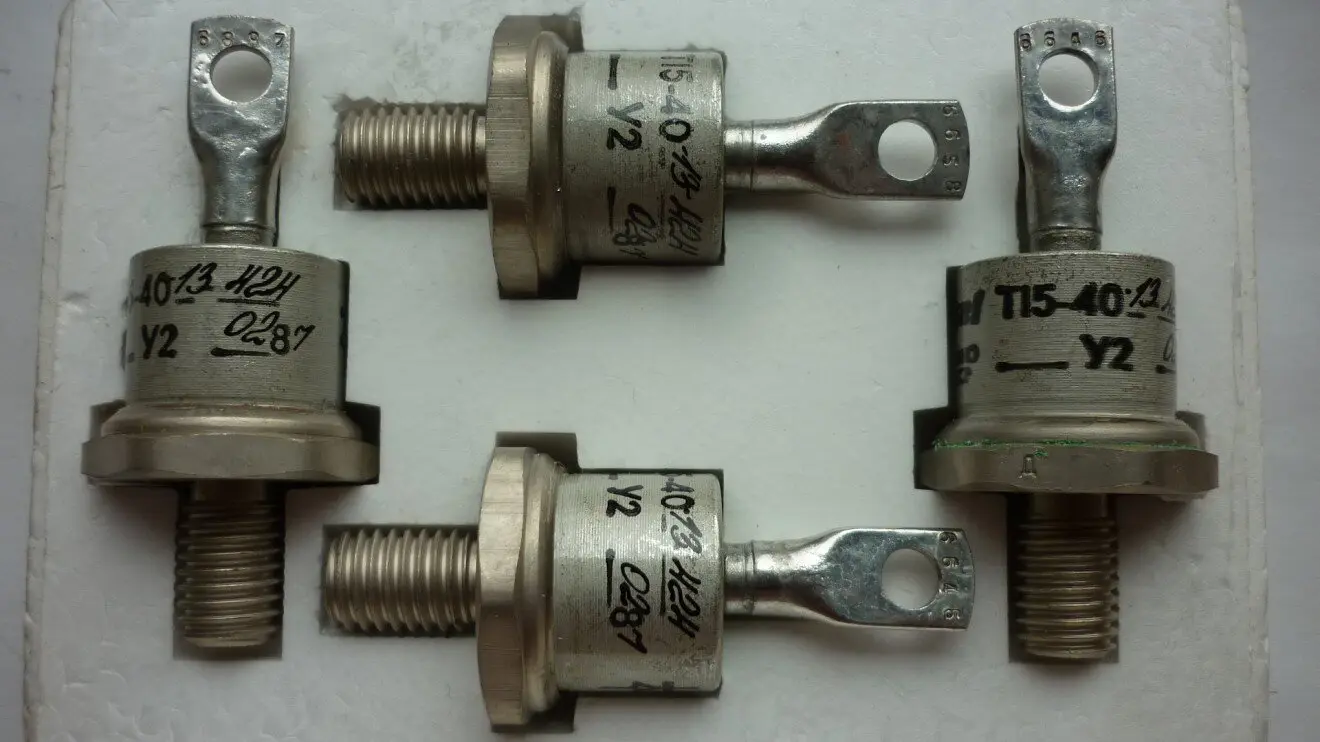 Тиристоры, динисторы и тринисторы.